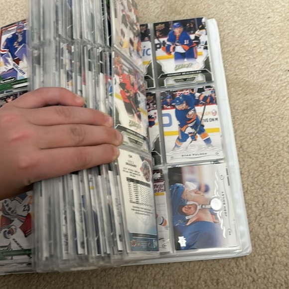 All NHL teams cards in a binder filled with cards, the cards are perfect - Picture 8 of 8